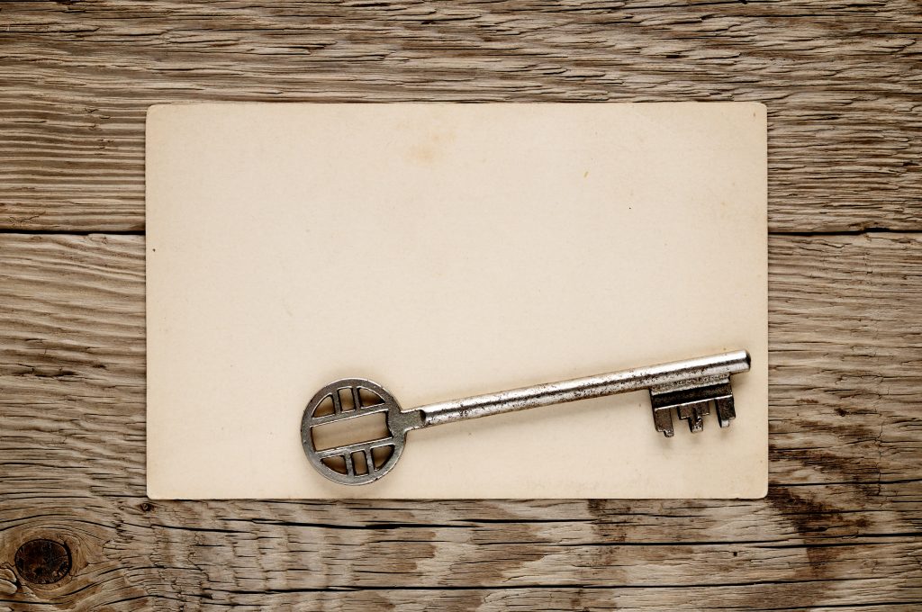 Old-key-and-postcard-1016274-1024x680